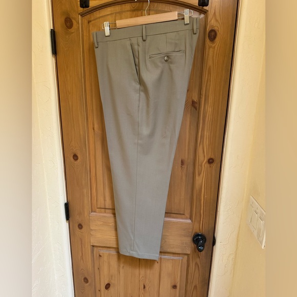 Haggar Other - Haggar Men's Khaki Dress Pants